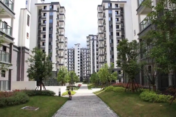 稳楼市稳股市发展方向分析_2025年中房股份重组信息_2025年经济工作政策解读