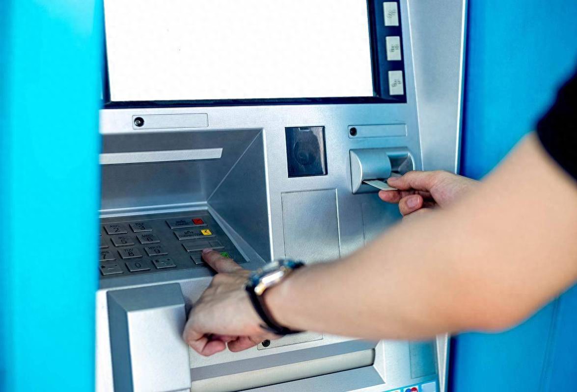 当前经济环境下银行降息受关注，存款现状与风险几何？