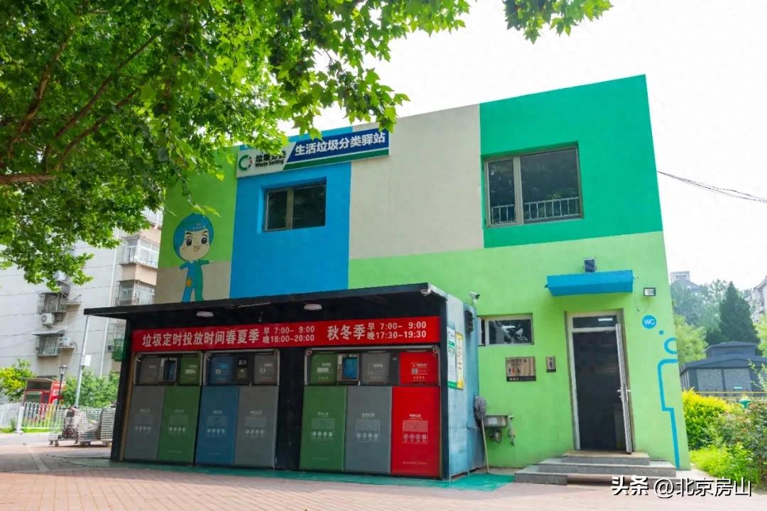 星城街道推进垃圾分类工作，完善设施并配齐监督员助力养成习惯