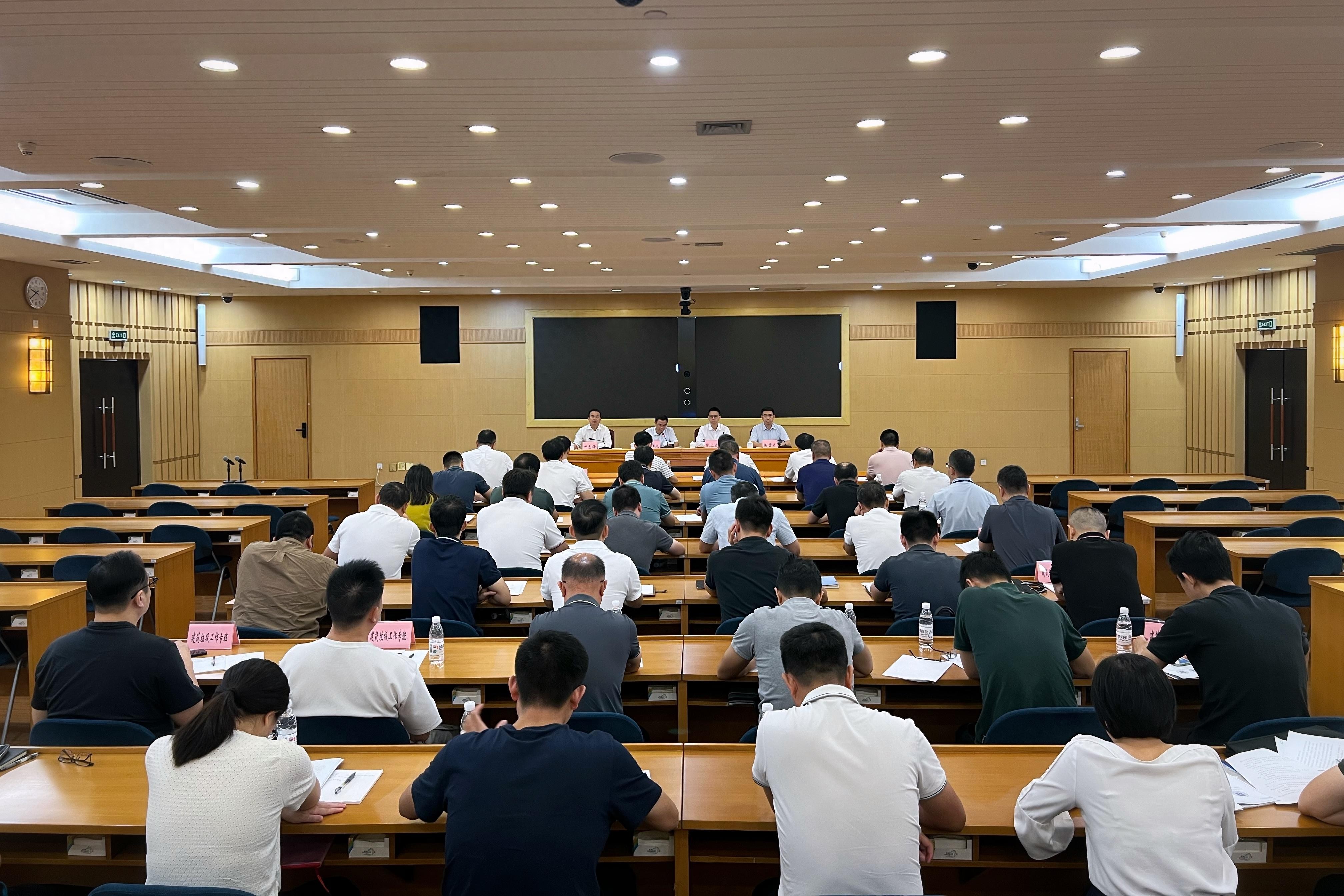 东莞召开建筑垃圾专项整治工作部署会，强调规范管理相关要求