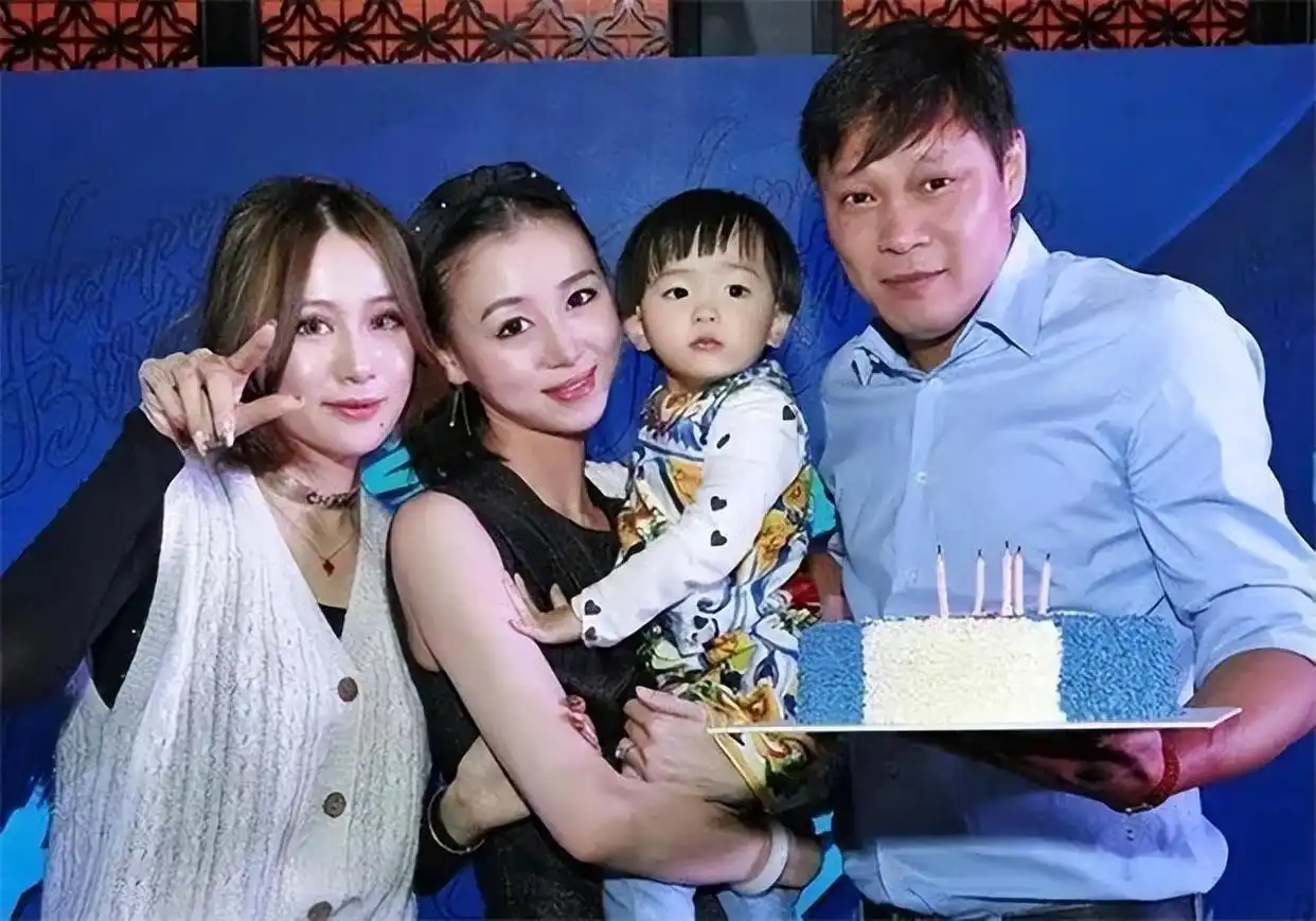 范志毅女儿范斯晶_范志毅感情史_范志毅小女儿100天办洒
