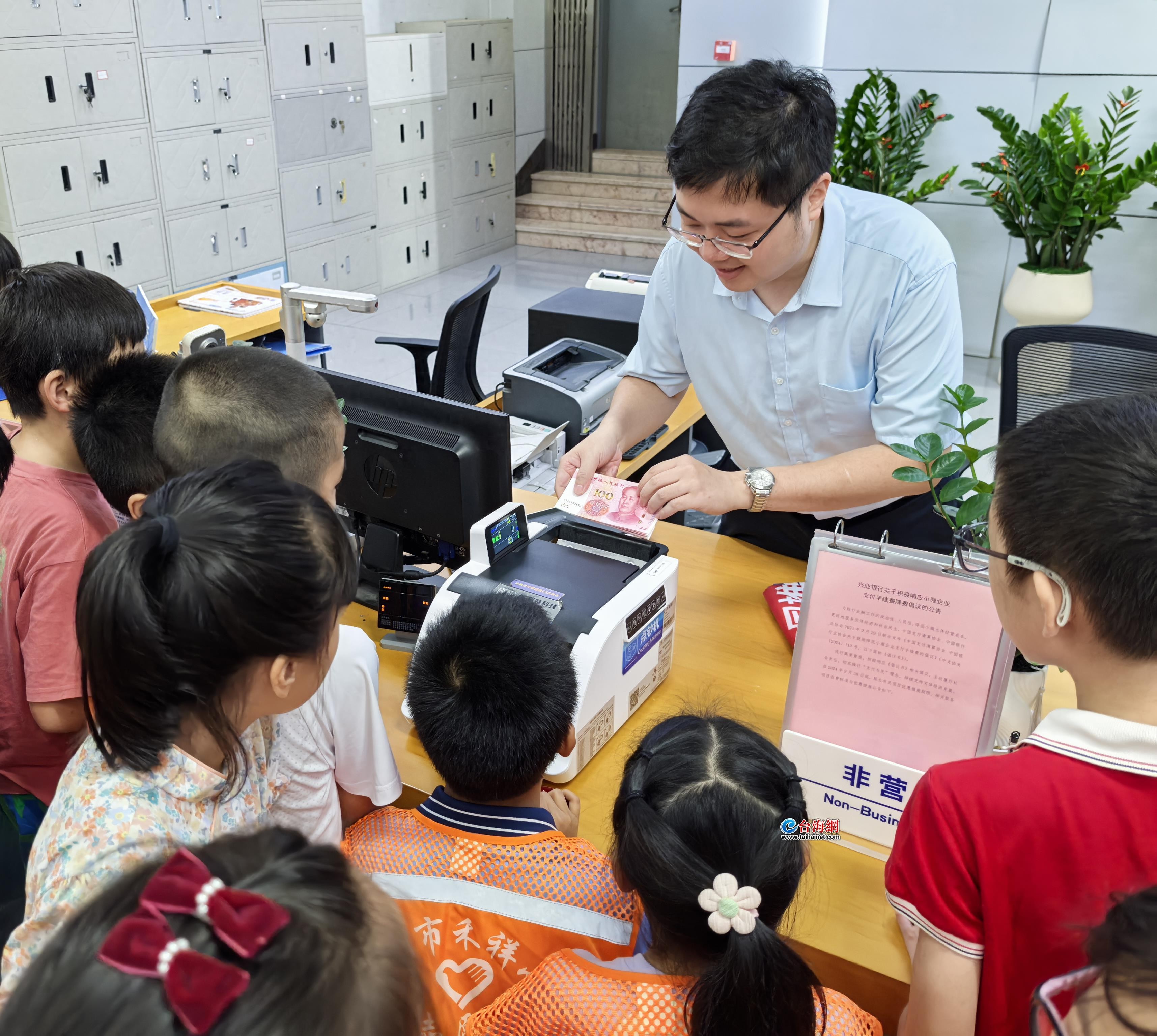 银行业反假币会议在行动，兴业银行教你识假币守钱袋子