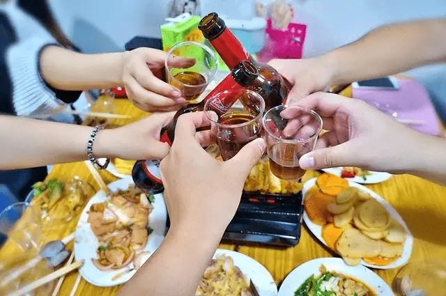 不起眼小生意：一次性餐具配送，一年也能赚70万